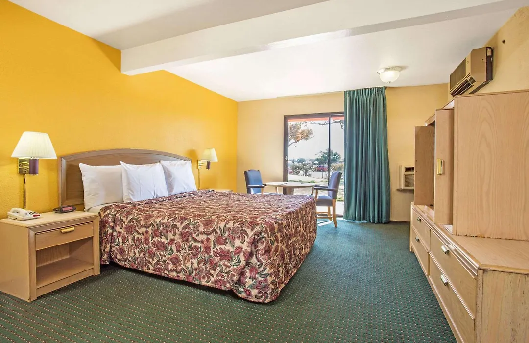 Travelodge By Wyndham Turlock-1