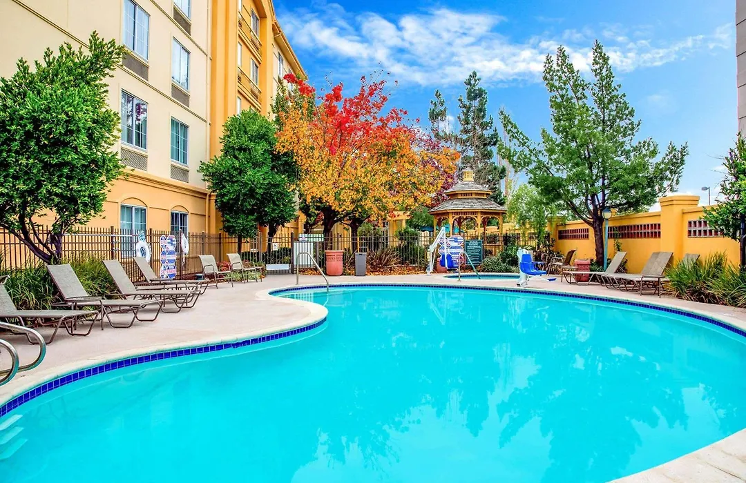 La Quinta Inn & Suites By Wyndham Fremont Silicon Valley-1