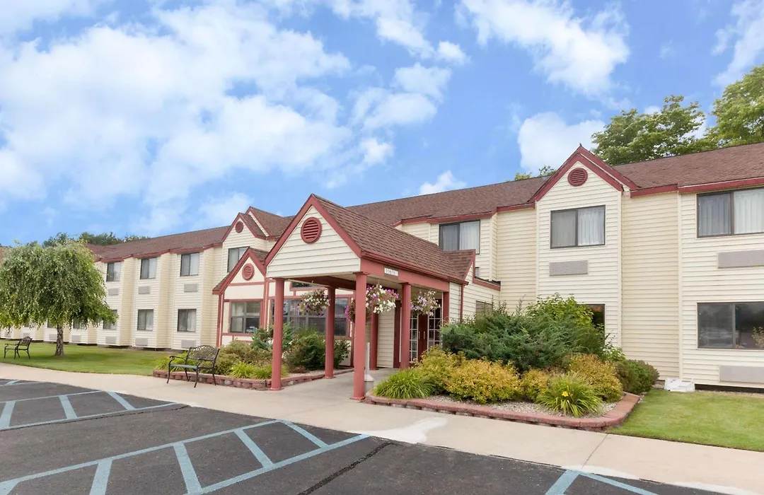 Baymont By Wyndham Gaylord-1