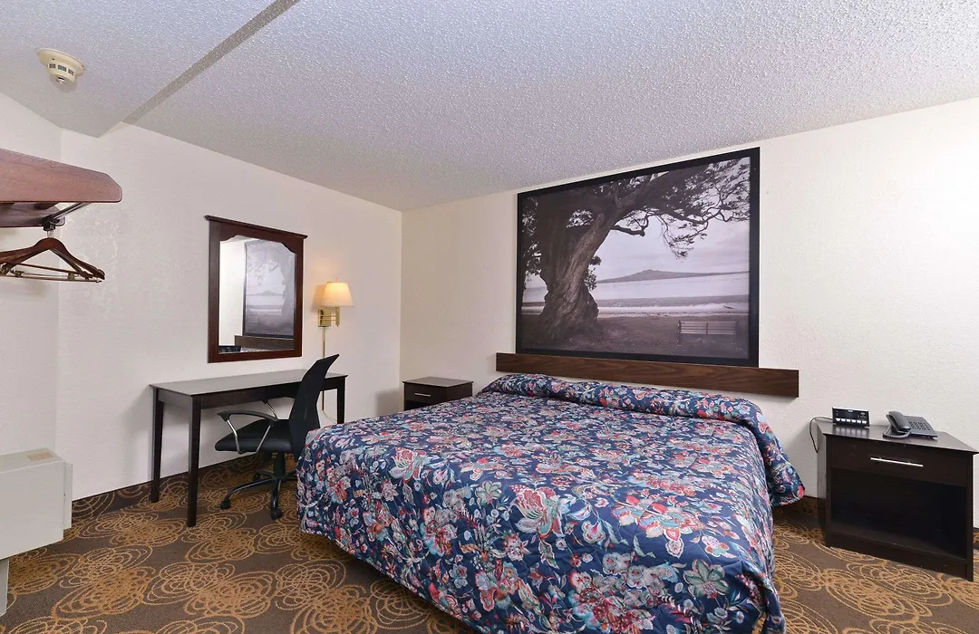 Rodeway Inn Waukegan - Gurnee-1