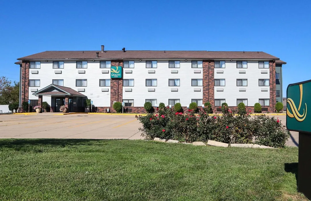 Quality Inn & Suites Bloomington I-55 And I-74-1