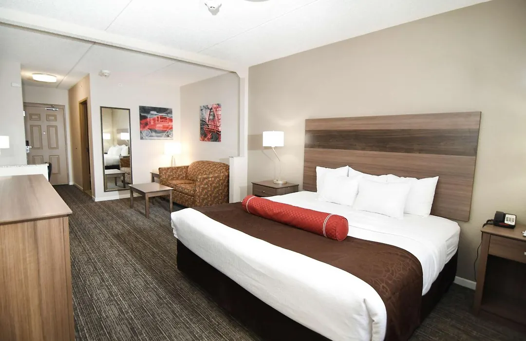 Best Western Plus Sandusky Hotel & Suites-1