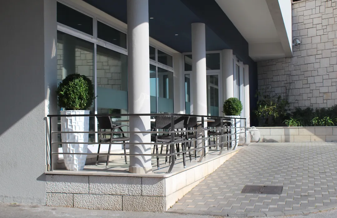 Berkeley Hotel&Day Spa-1