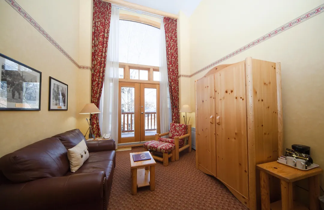 Brewster Mountain Lodge-1