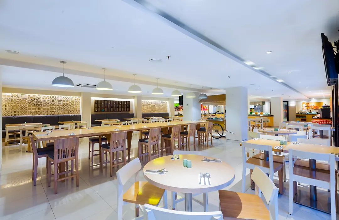 Harris Hotel Seminyak-1