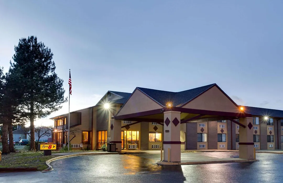 Super 8 By Wyndham Denver Stapleton-1
