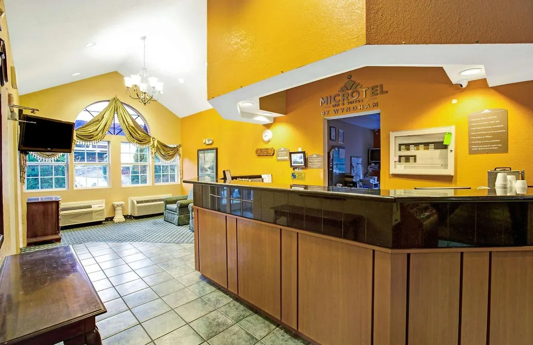 Microtel Inn & Suites By Wyndham Gatlinburg-1