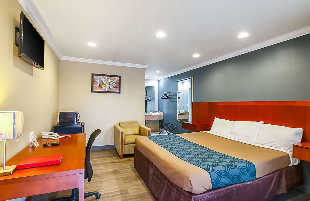 Econo Lodge San Bernardino I-215-1