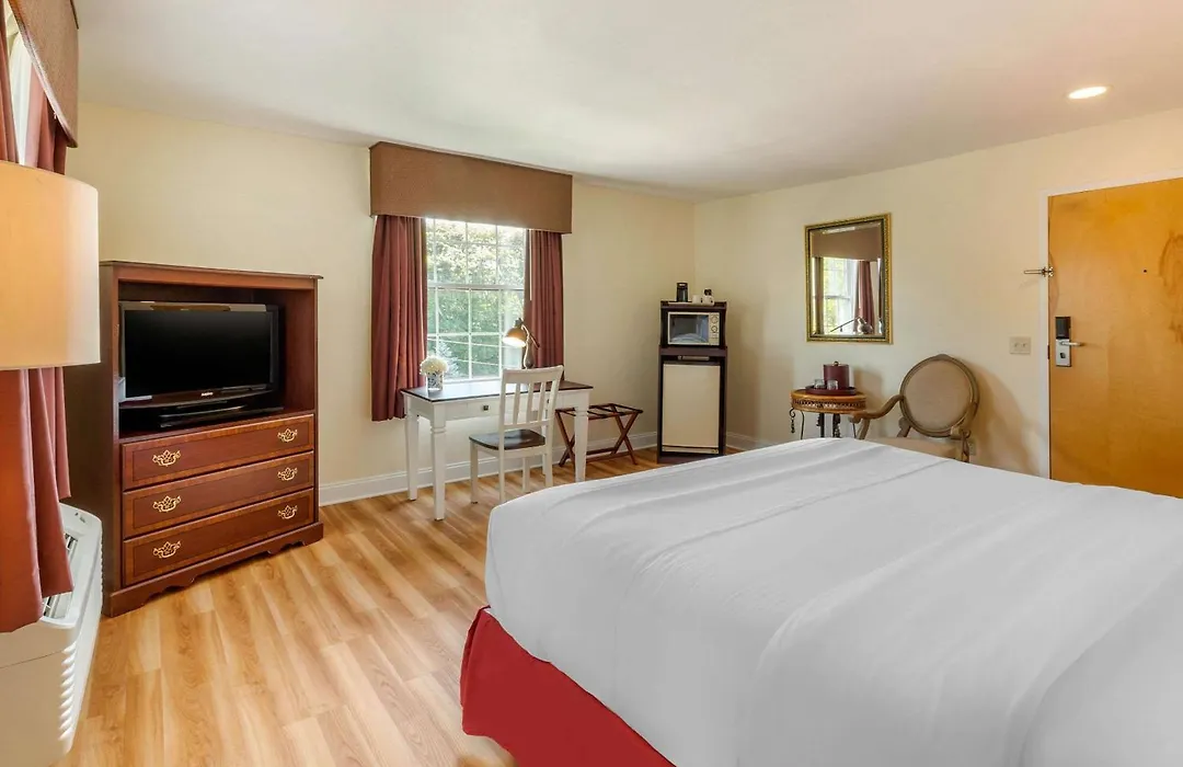 The Carriage House Inn Newport-1