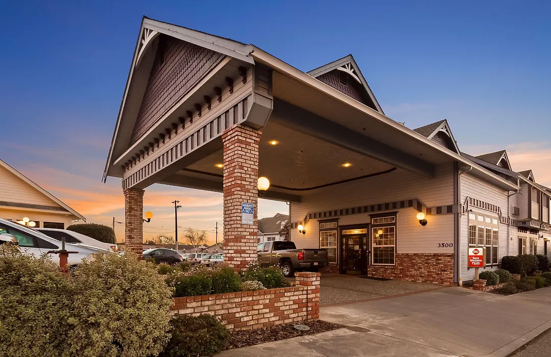 Best Western Plus Bayshore Inn-1