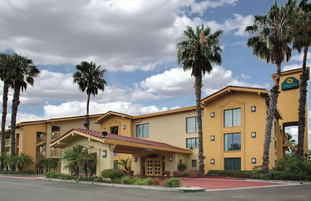 La Quinta Inn & Suites By Wyndham Ventura-1