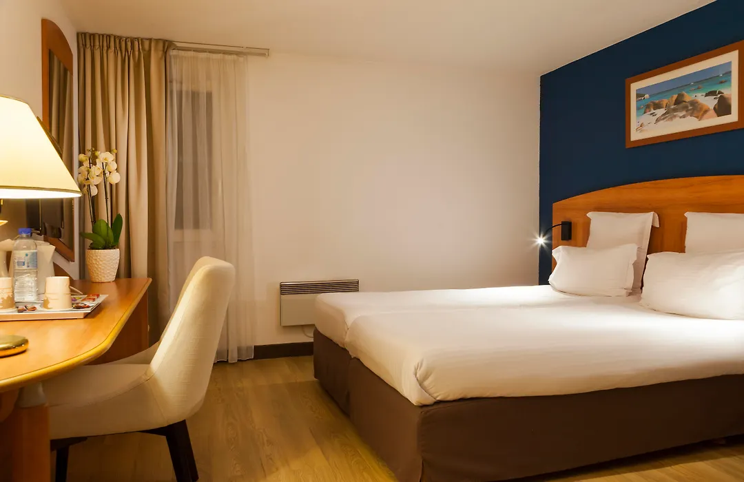 Comfort Hotel Evreux-1