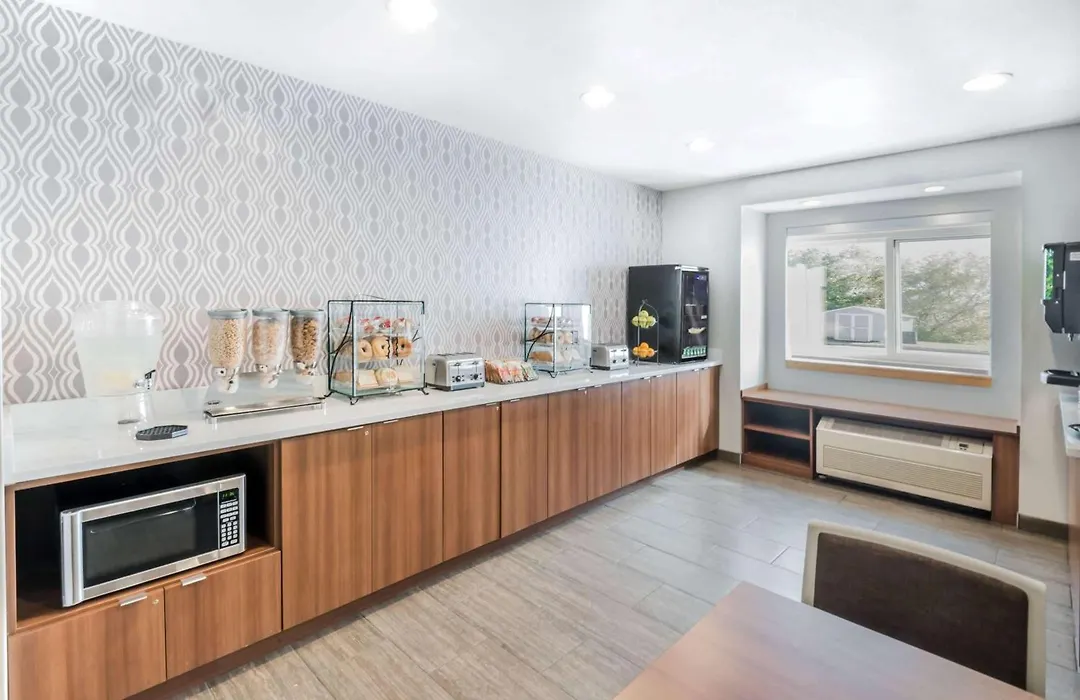 Microtel By Wyndham Victor-1