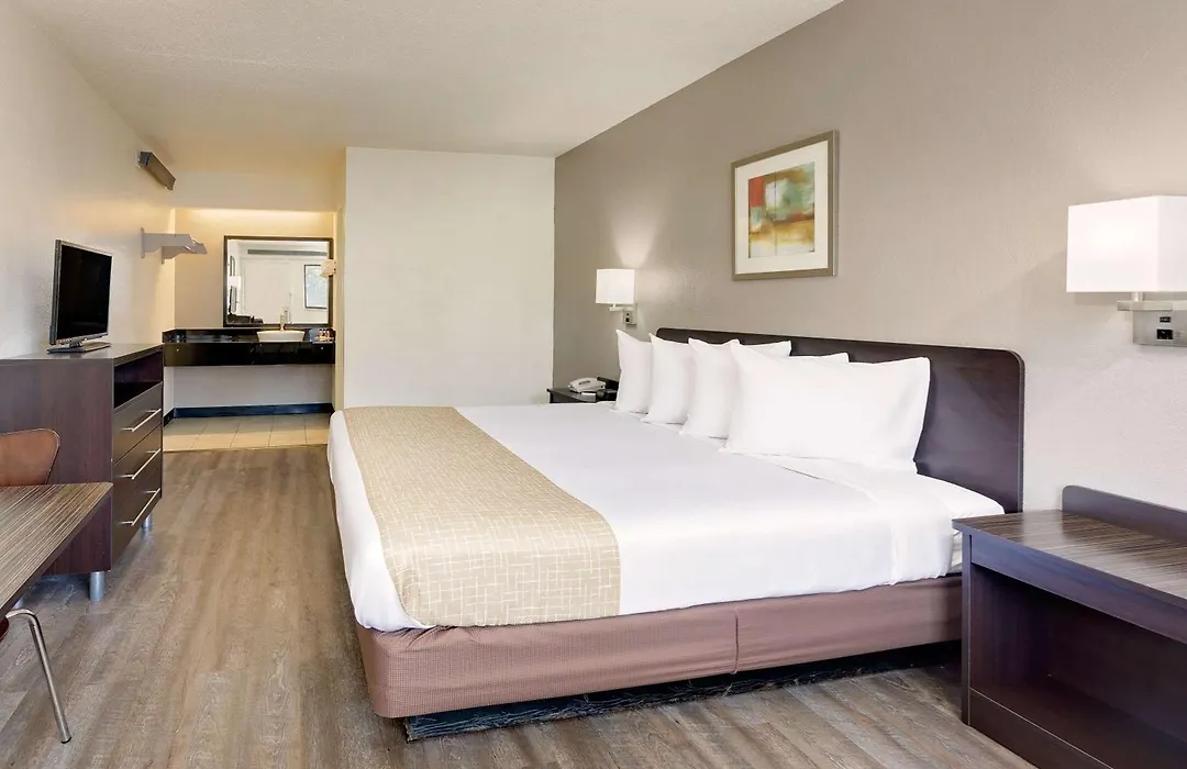 Travelodge By Wyndham College Park-1