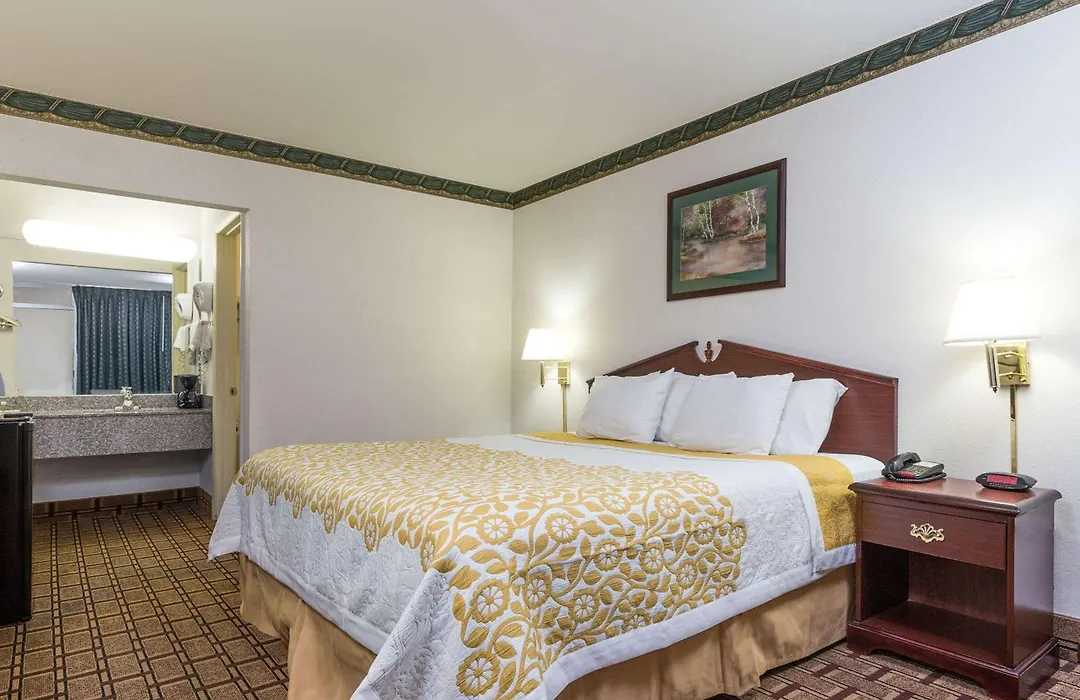 Days Inn By Wyndham Dickson-1