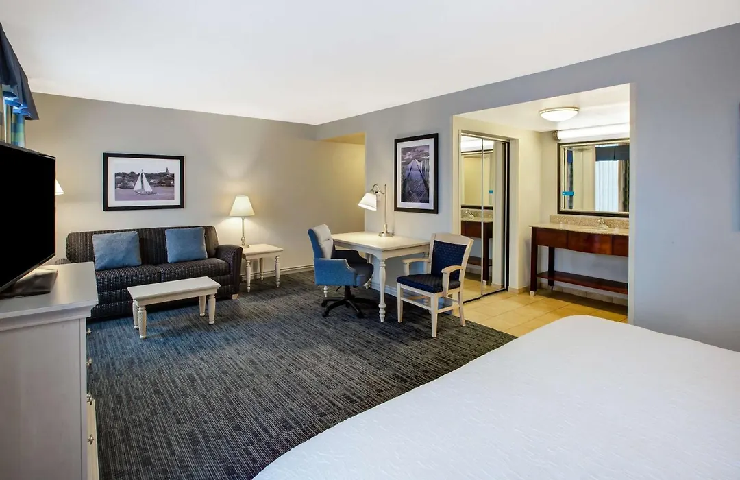 Hampton Inn & Suites - Cape Cod / West Yarmouth-1