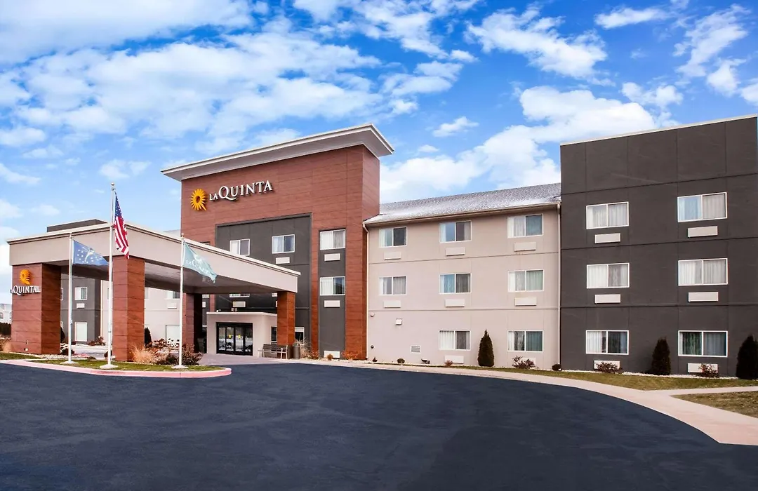 La Quinta Inn And Suites By Wyndham Elkhart-1