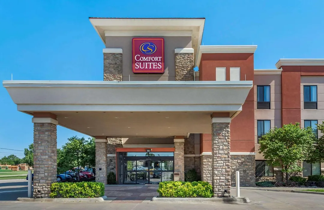 Comfort Suites Manhattan-1