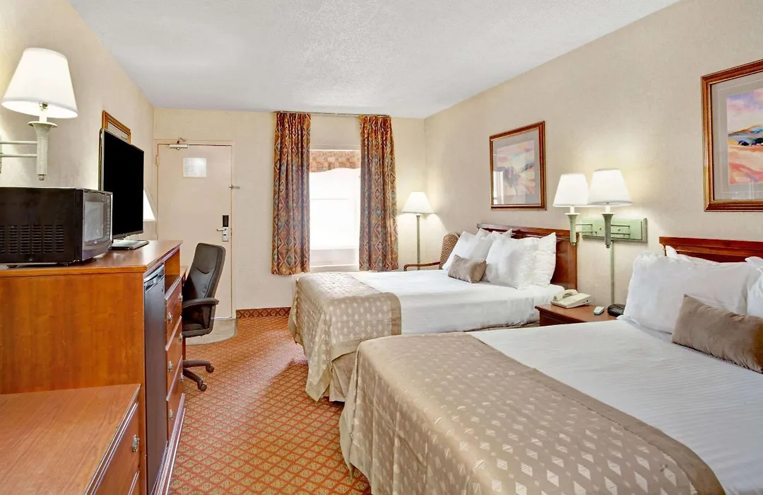 Ramada By Wyndham West Memphis-1