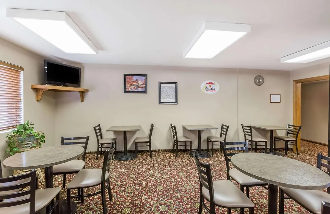 Super 8 By Wyndham Manhattan Ks-1