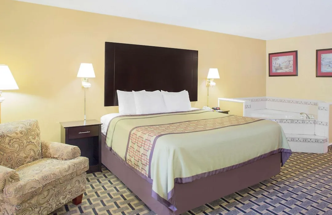 Days Inn By Wyndham Andalusia-1