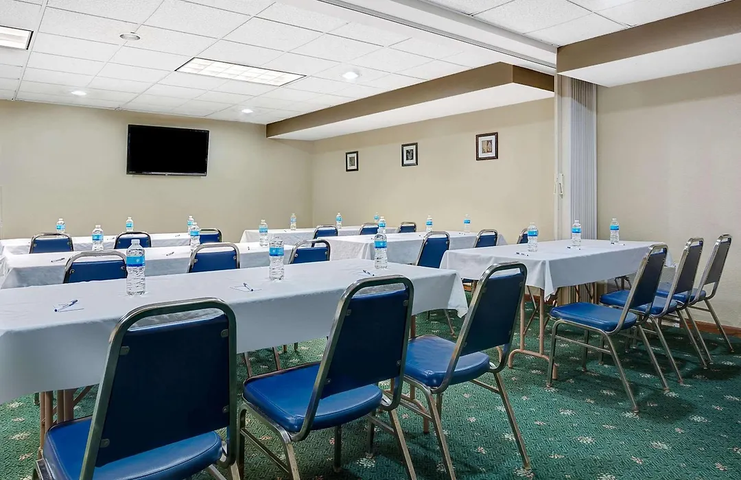 Travelodge By Wyndham Iowa City-1