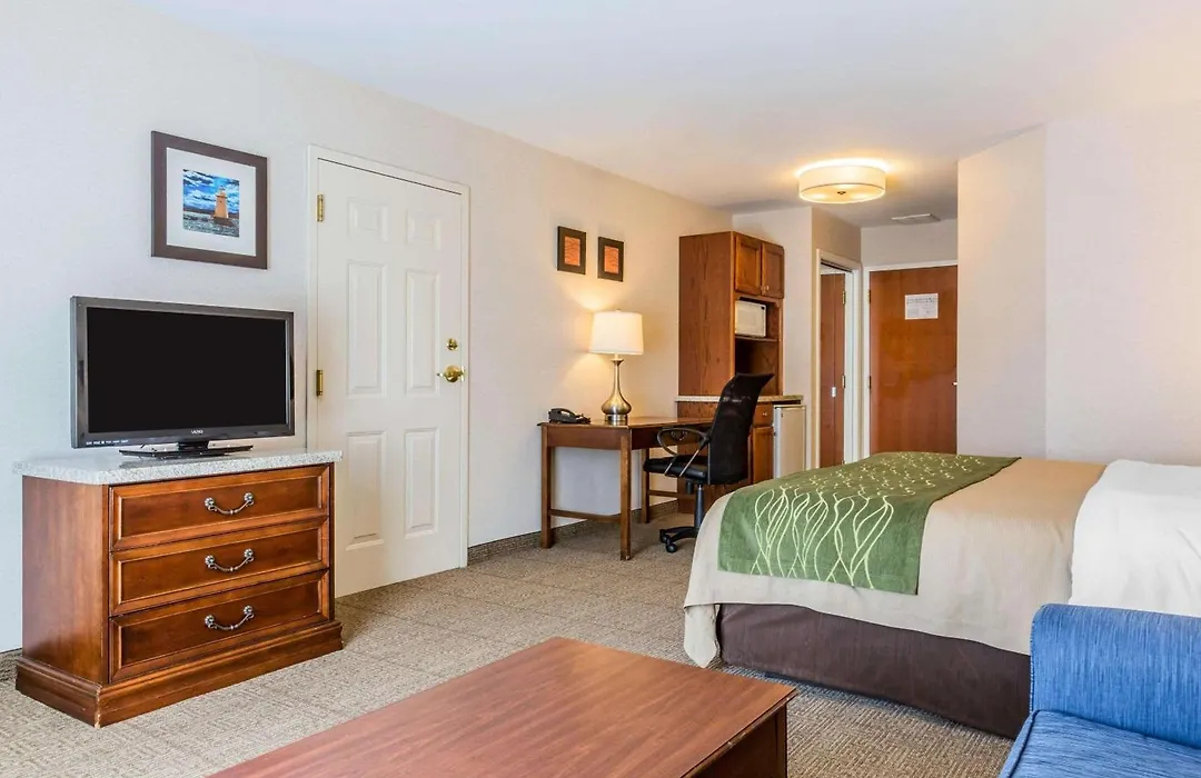 Comfort Inn & Suites South Burlington Near University-1