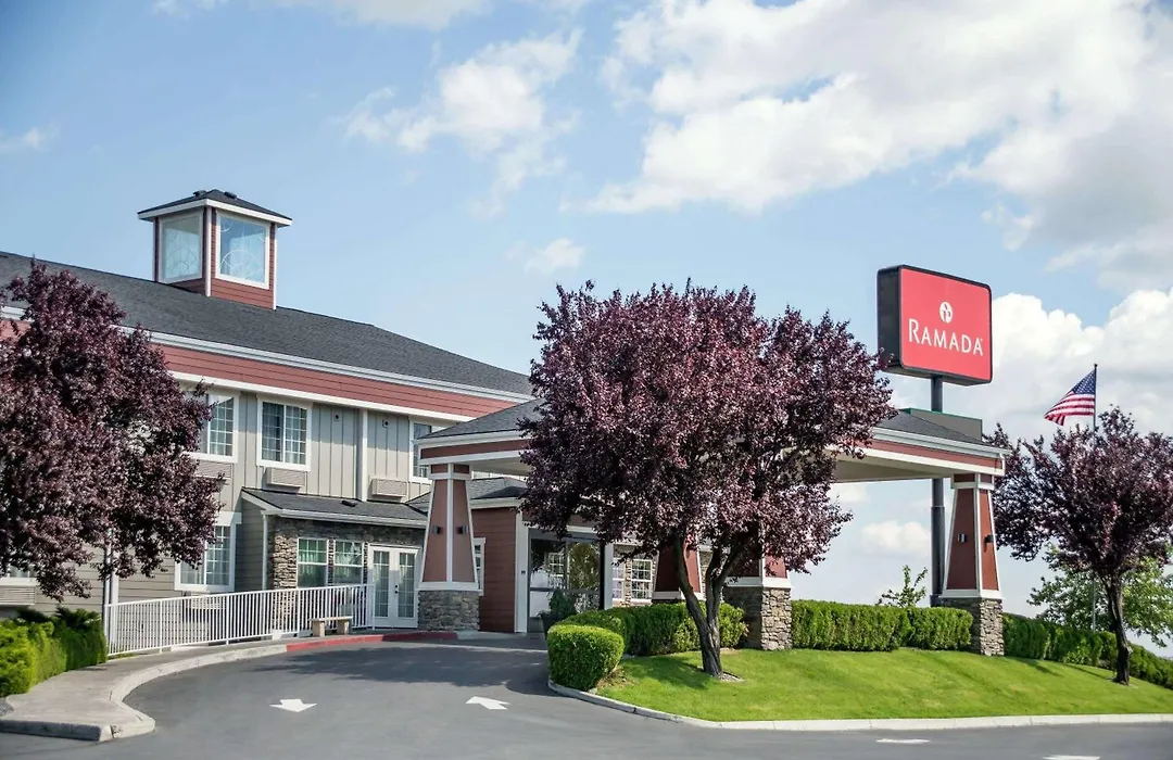 Ramada By Wyndham Moses Lake-1