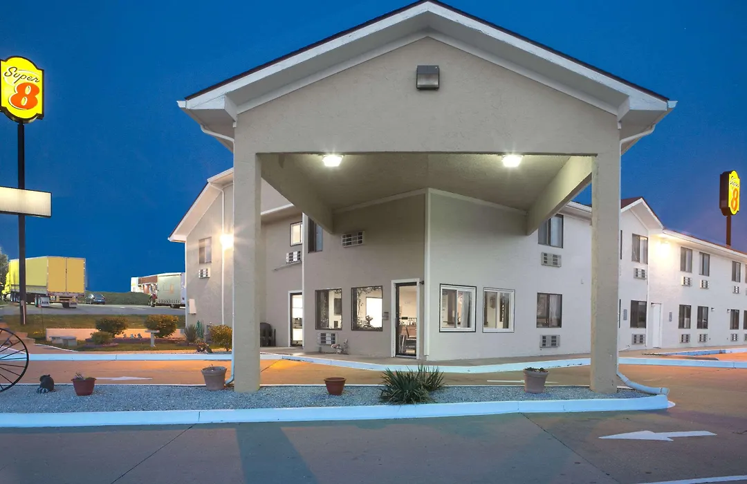 Super 8 By Wyndham Boonville-1