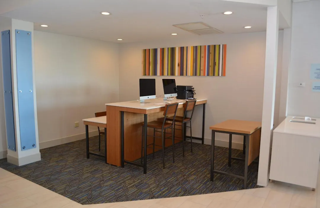 Holiday Inn Express & Suites Waterville - North By Ihg-1