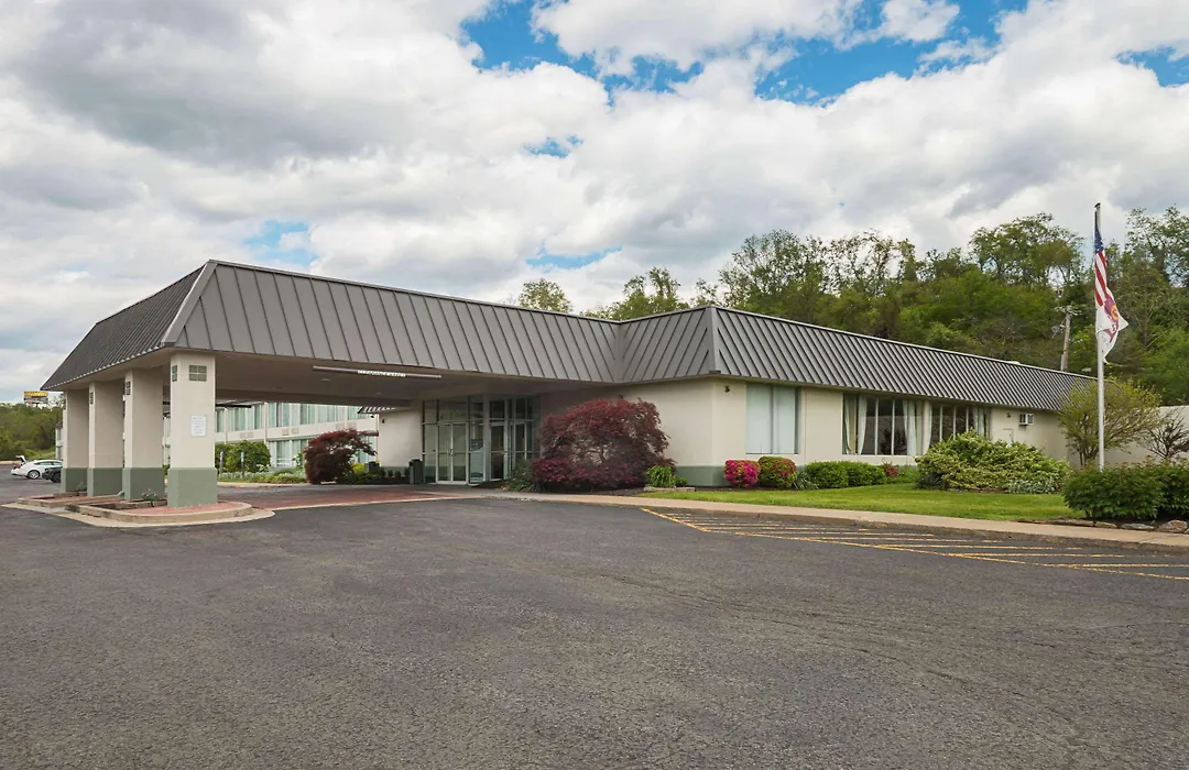 Clarion Inn Fairmont-1