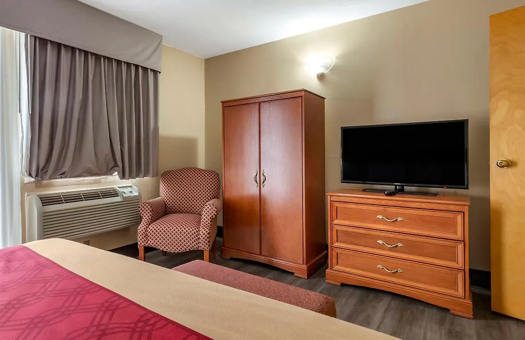 Econo Lodge & Suites Southern Pines - Pinehurst-1