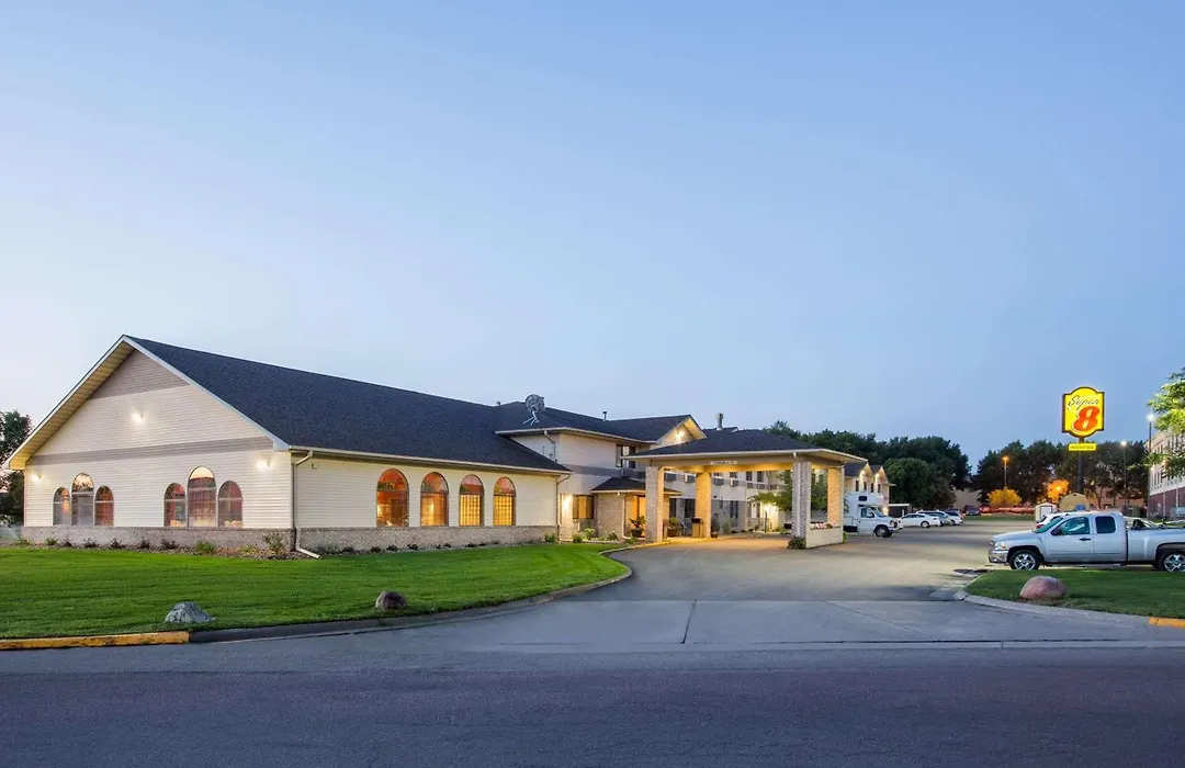 Super 8 By Wyndham Brookings-1