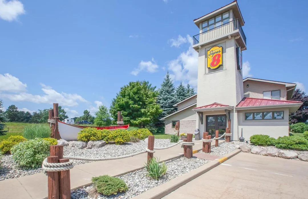 Super 8 By Wyndham Houghton Lake-1