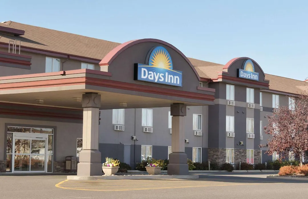 Days Inn & Suites By Wyndham Thunder Bay-1