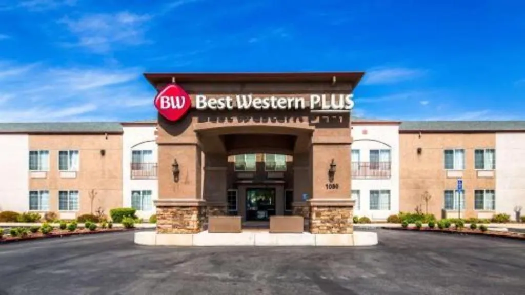 Best Western Plus Twin View Inn & Suites-1