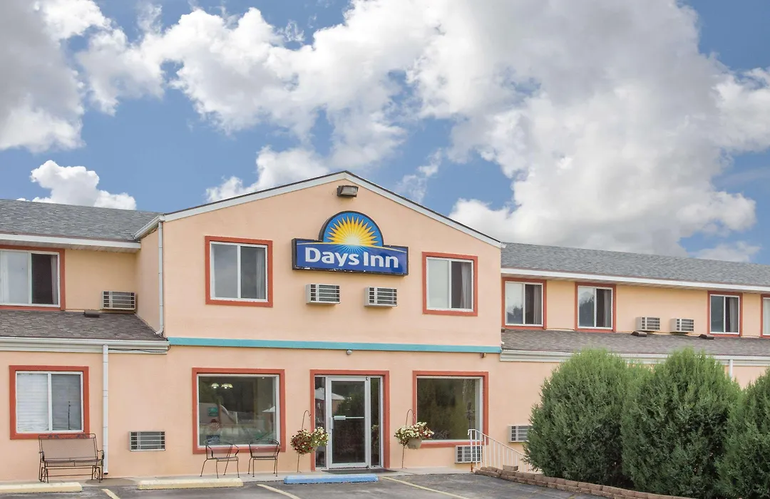 Days Inn By Wyndham Custer-1