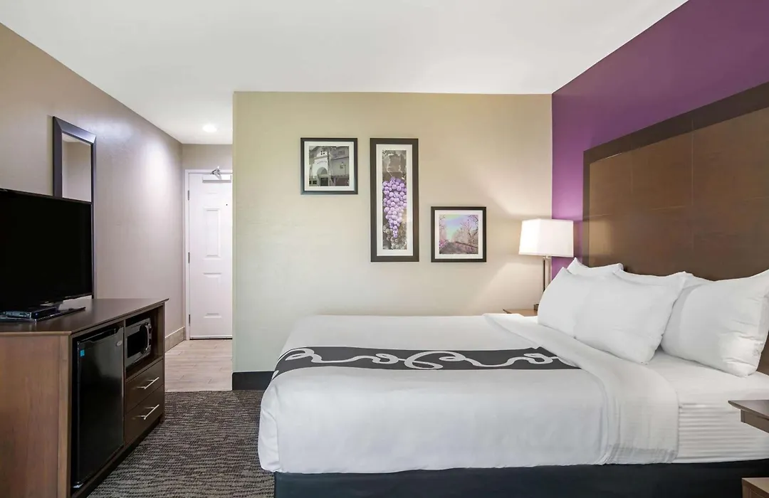 La Quinta By Wyndham Visalia/Sequoia Gateway-1