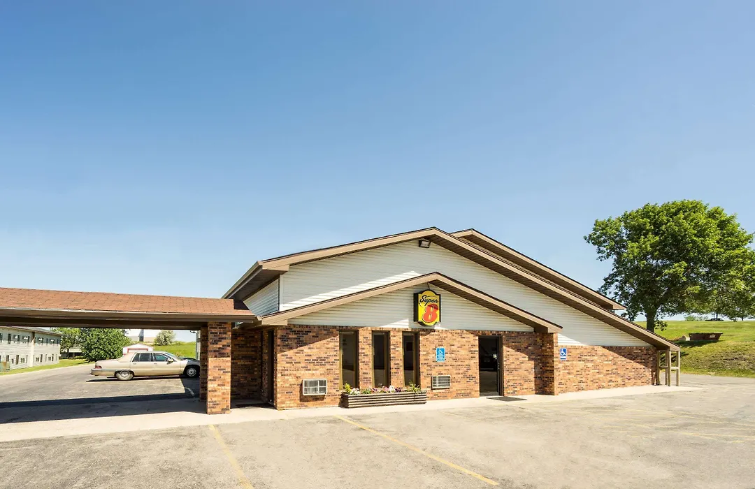 Super 8 By Wyndham Fergus Falls-1