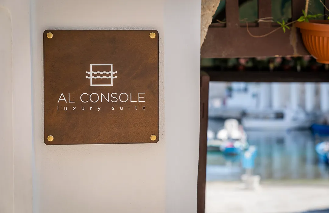 Al Console Luxury Suite-1