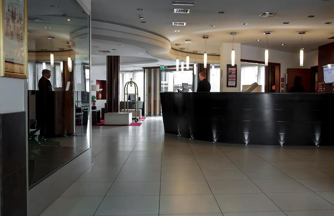 Smart Hotel Holiday-1