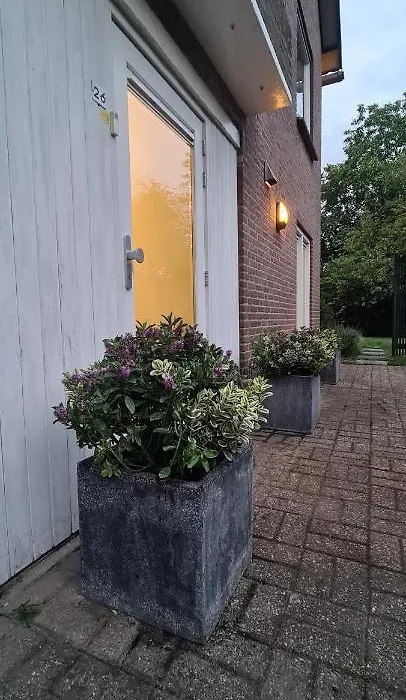 Bij Ons Naast-1