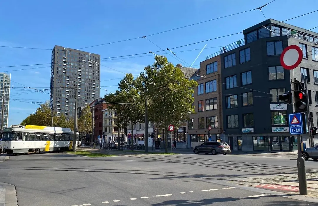 Oneluxstay Antwerp City Centre-1