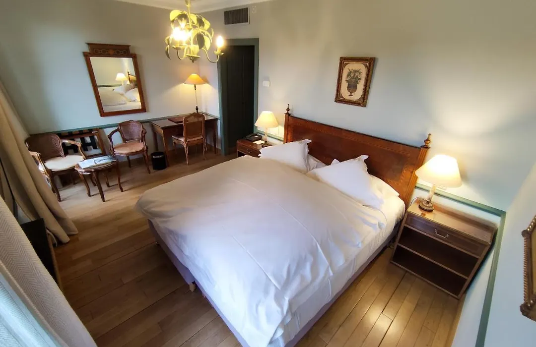 Le Manoir Au Lac-1
