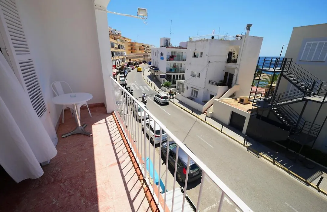 Hostal Giramundo-1