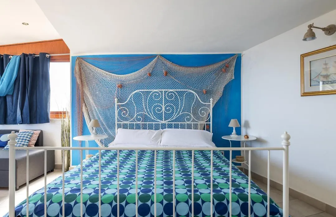 Tauromenion Guest House-1