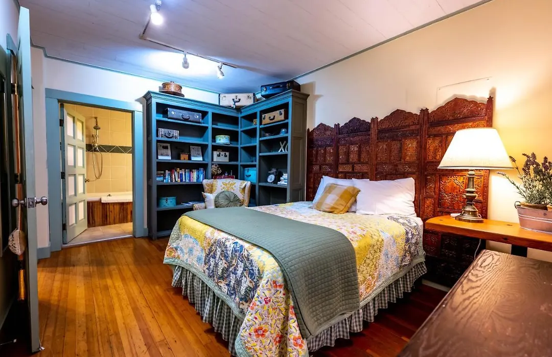 Clementine'S Guest House & Vacation Rentals-1