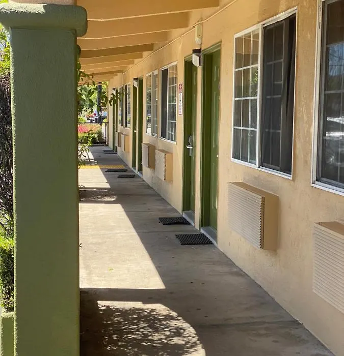 Holiday Motel-1