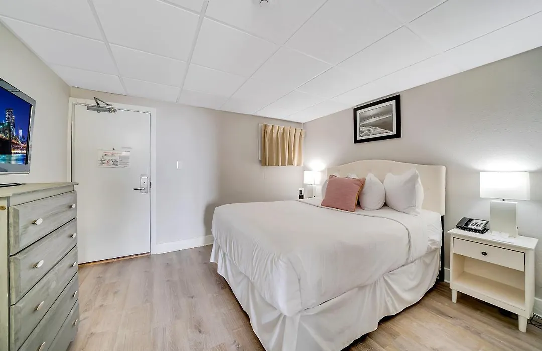 Montreal Beach Resort-1