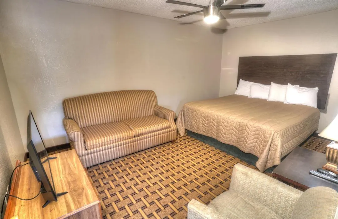 Amerivu Inn & Suites - Helen - Downtown-1